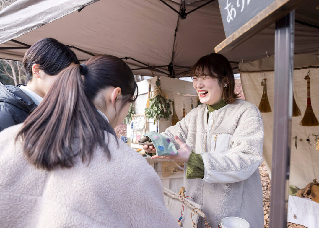 マルシェで軽トラの荷台カスタムを活用